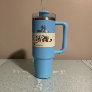Stanley Flowstate Quencher H2.0 Tumbler 30 oz in the color Perspective Blue